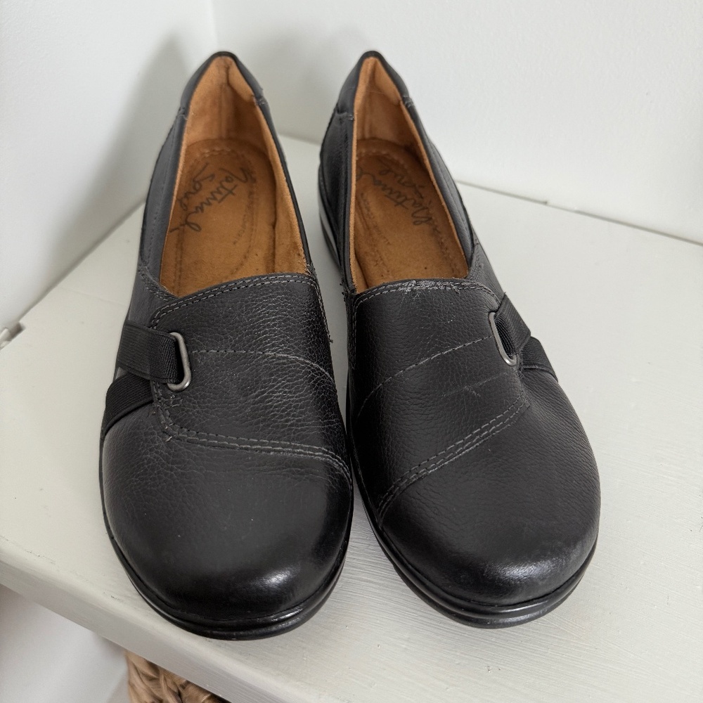 Like New Women's Natural Soul slip on shoes